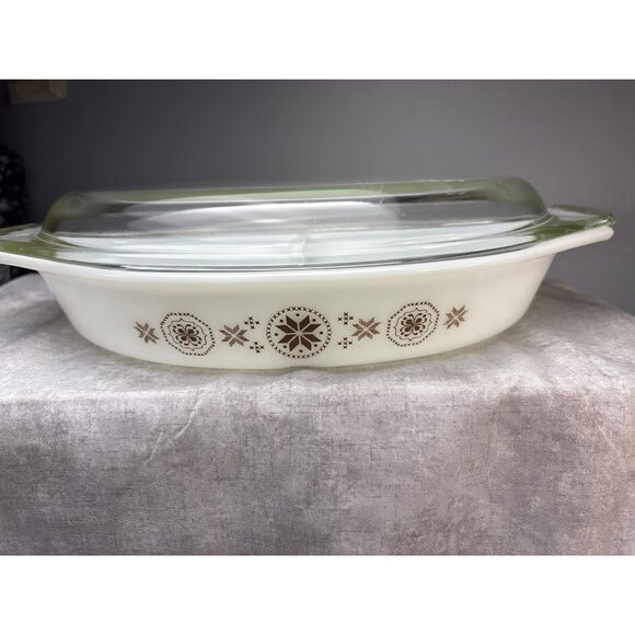 Pyrex 1.5 Qt Town & Country Divided Casserole Dish Snowflake & Starburst Pattern - Picture 11 of 13